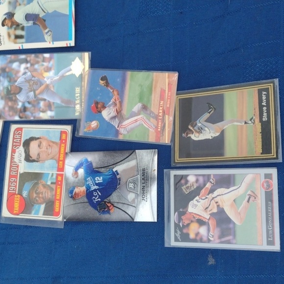 Assorted Baseball Trading Cards - Picture 3 of 4